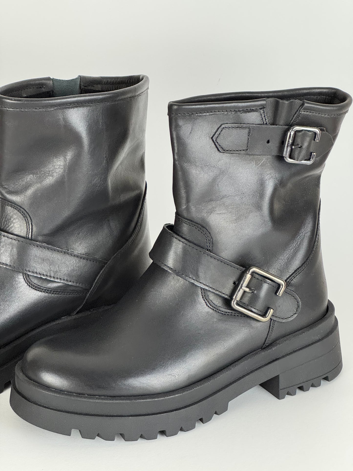 Stivaletto in pelle nero
