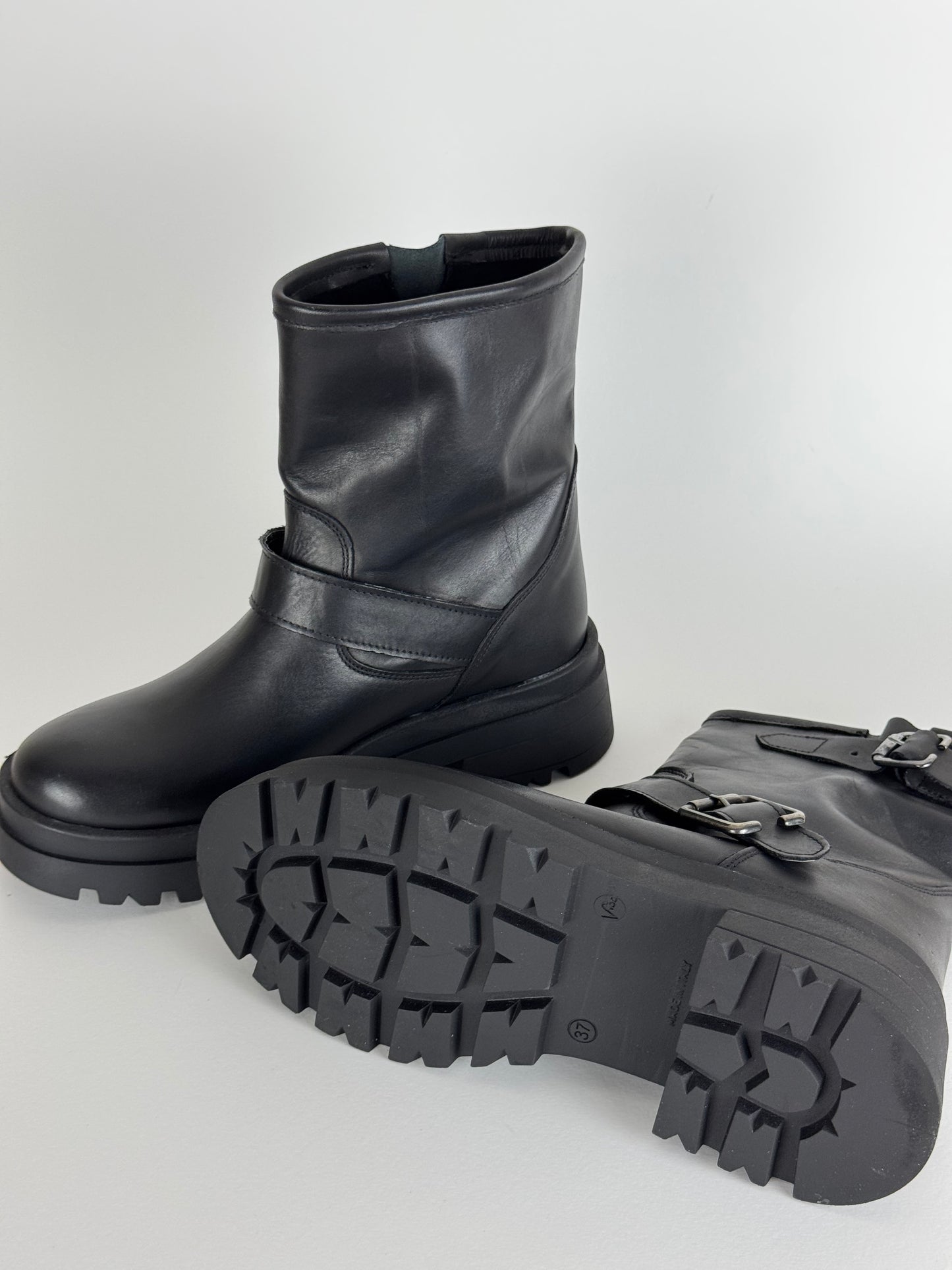 Stivaletto in pelle nero