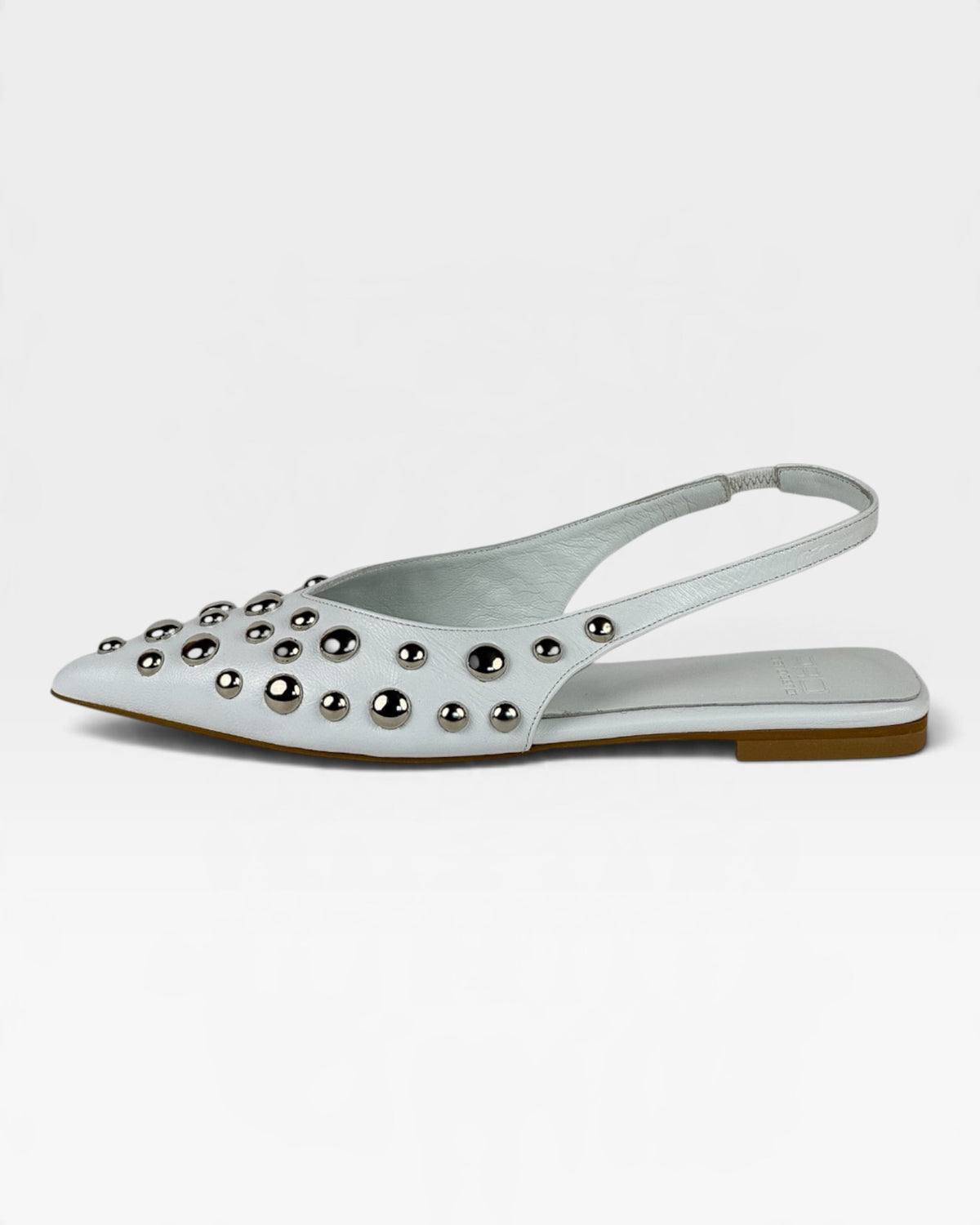 Ballerina slingback in pelle bianca con borchie argento – foto 1 di 4 – Vaccarelli