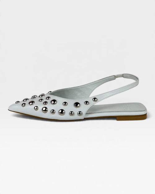 Ballerina slingback in pelle bianca con borchie argento – foto 1 di 4 – Vaccarelli