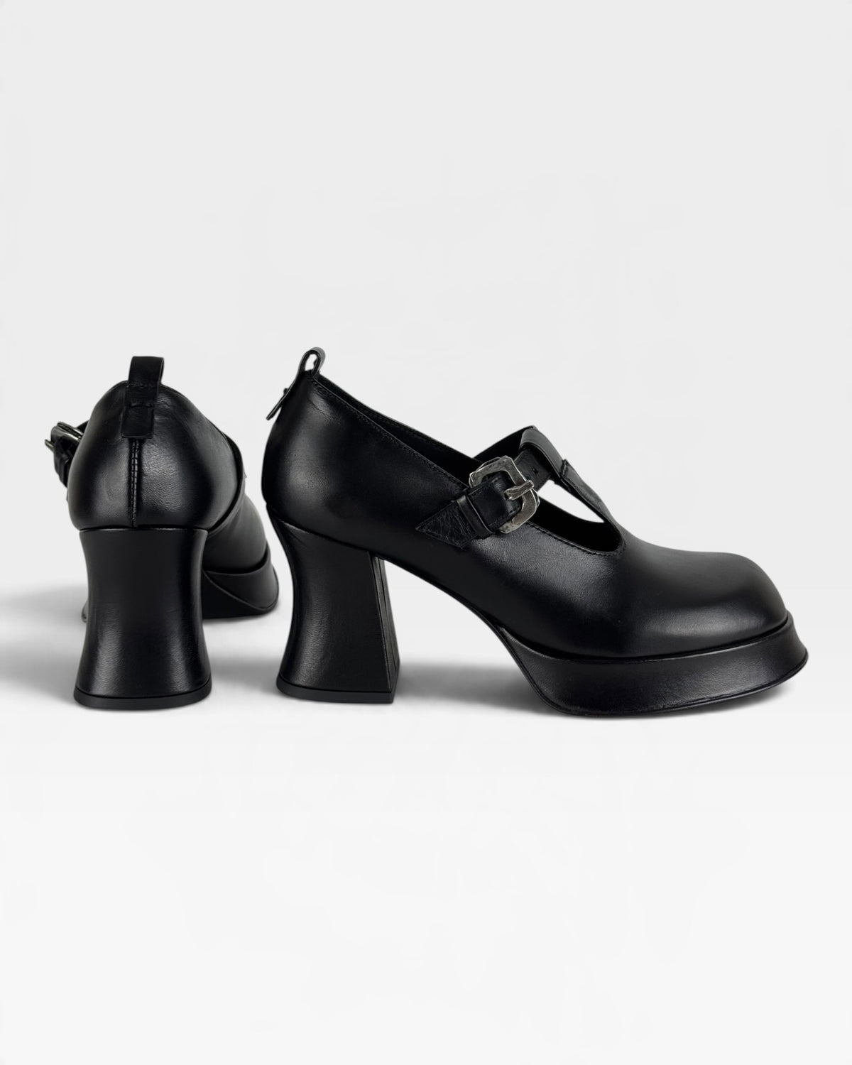 Scarpa donna in pelle nera con cinturino – foto 3 di 4 – Vaccarelli