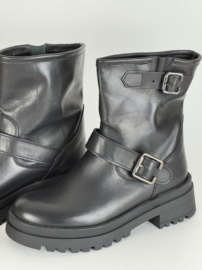 Stivaletto in pelle nero
