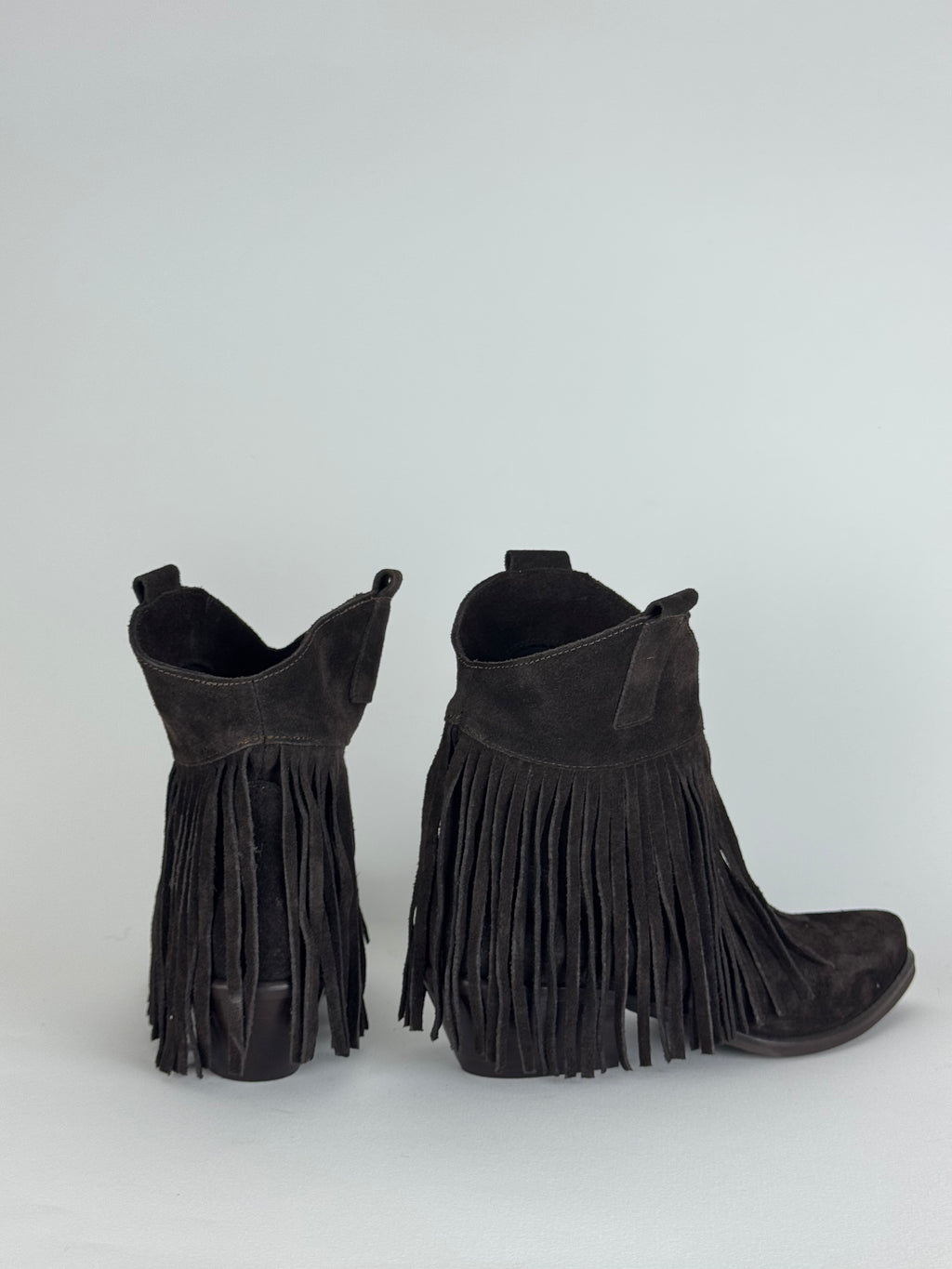 Stivaletto in camoscio con frange