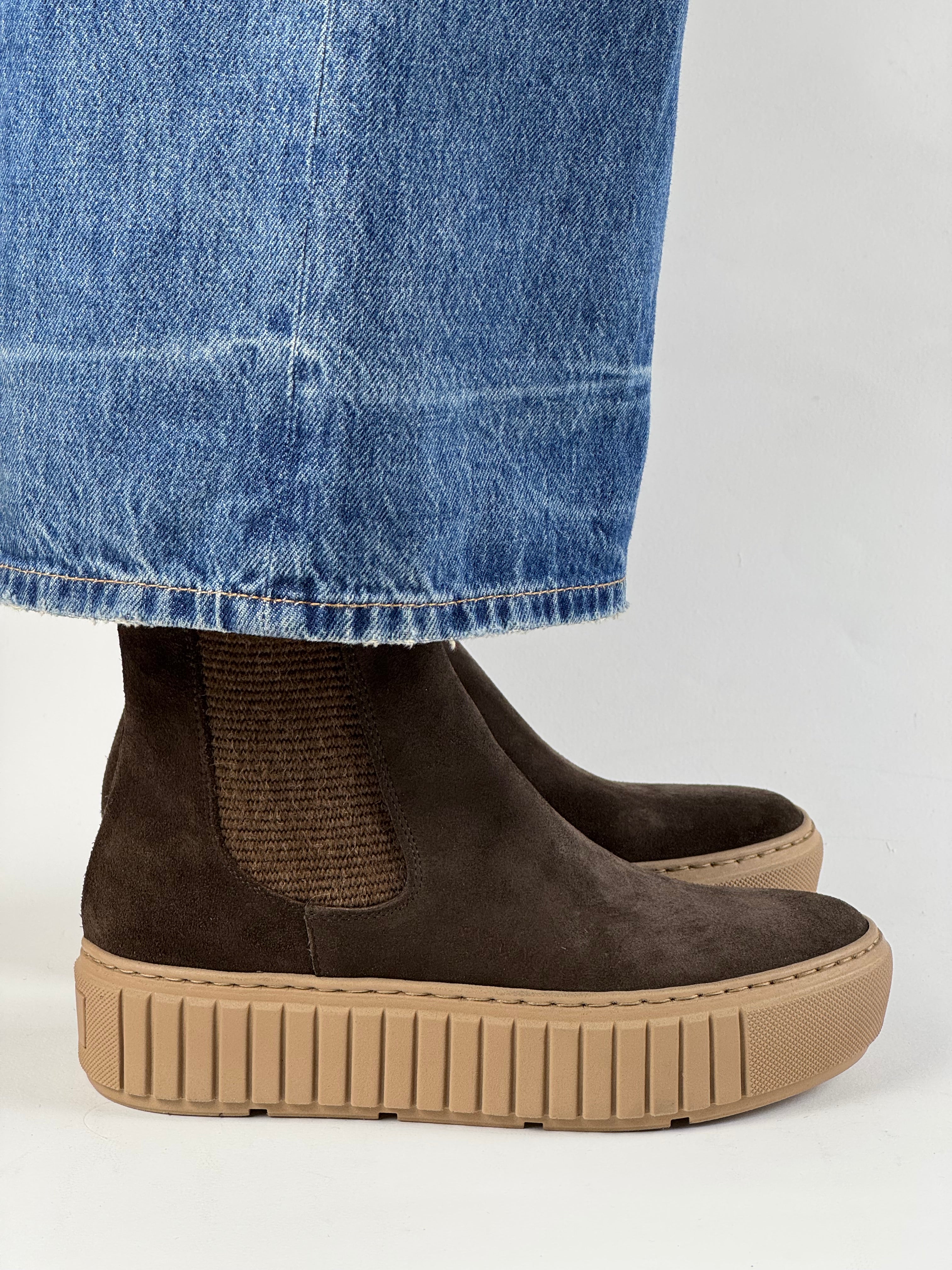 Stivaletto Chelsea in camoscio