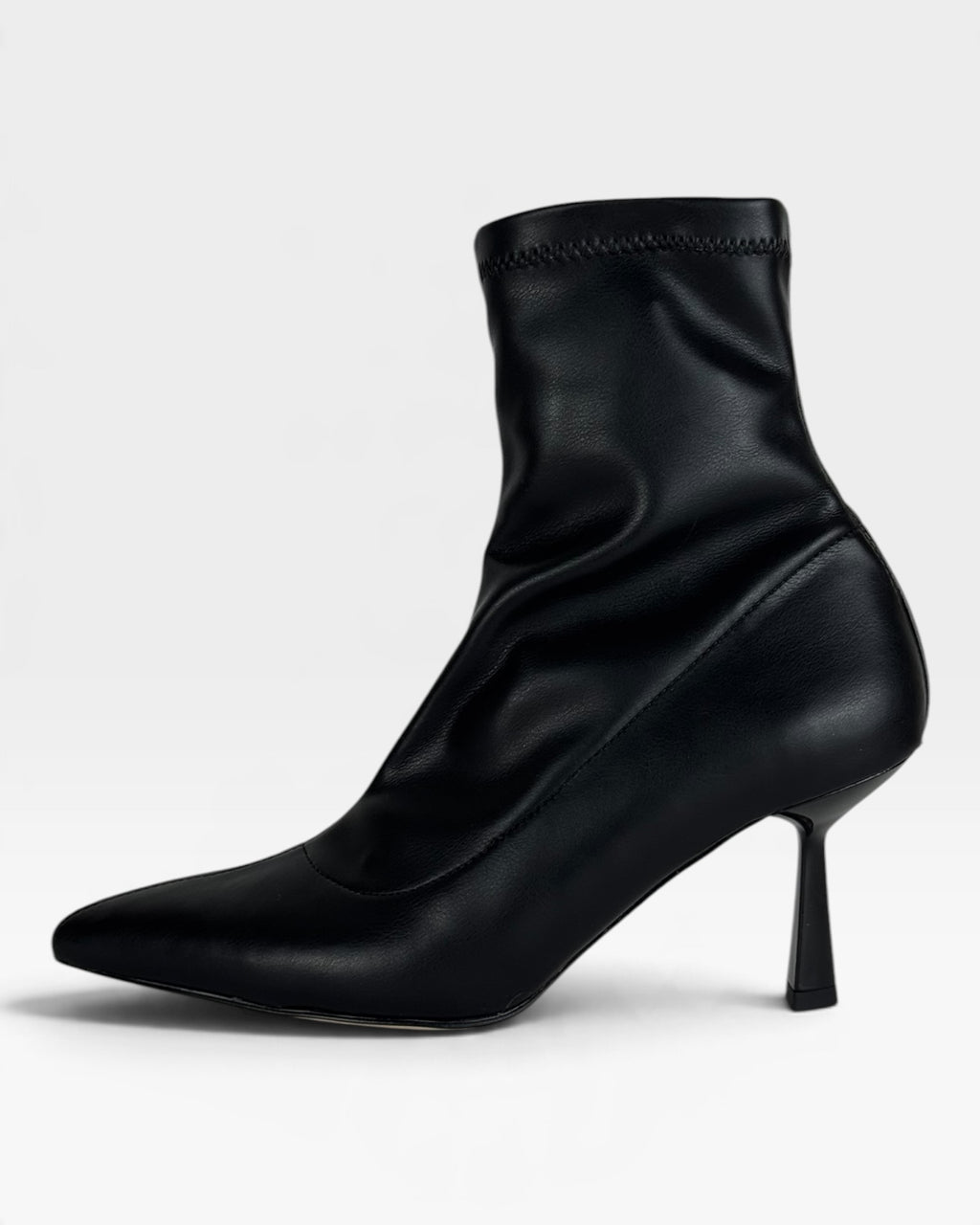 Stivaletto in pelle nera con tacco 7 cm – foto 1 di 3 – Vaccarelli