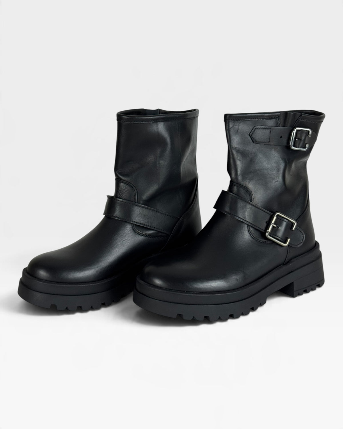 Stivaletto biker in pelle nera con fibbie – foto 2 di 4 – Vaccarelli