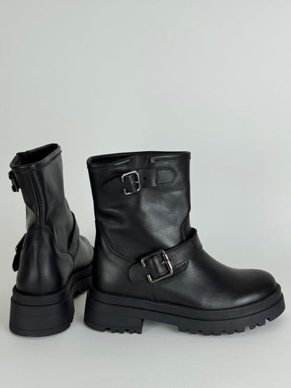 Stivaletto in pelle nero