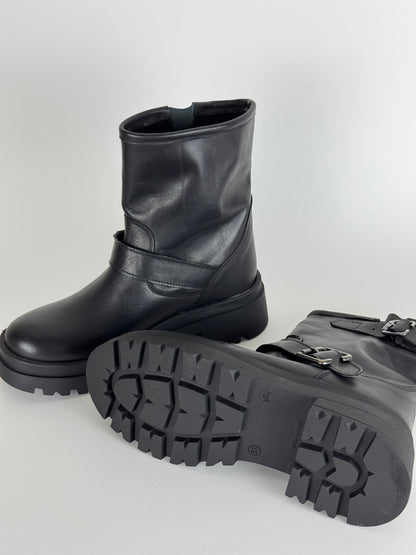 Stivaletto in pelle nero