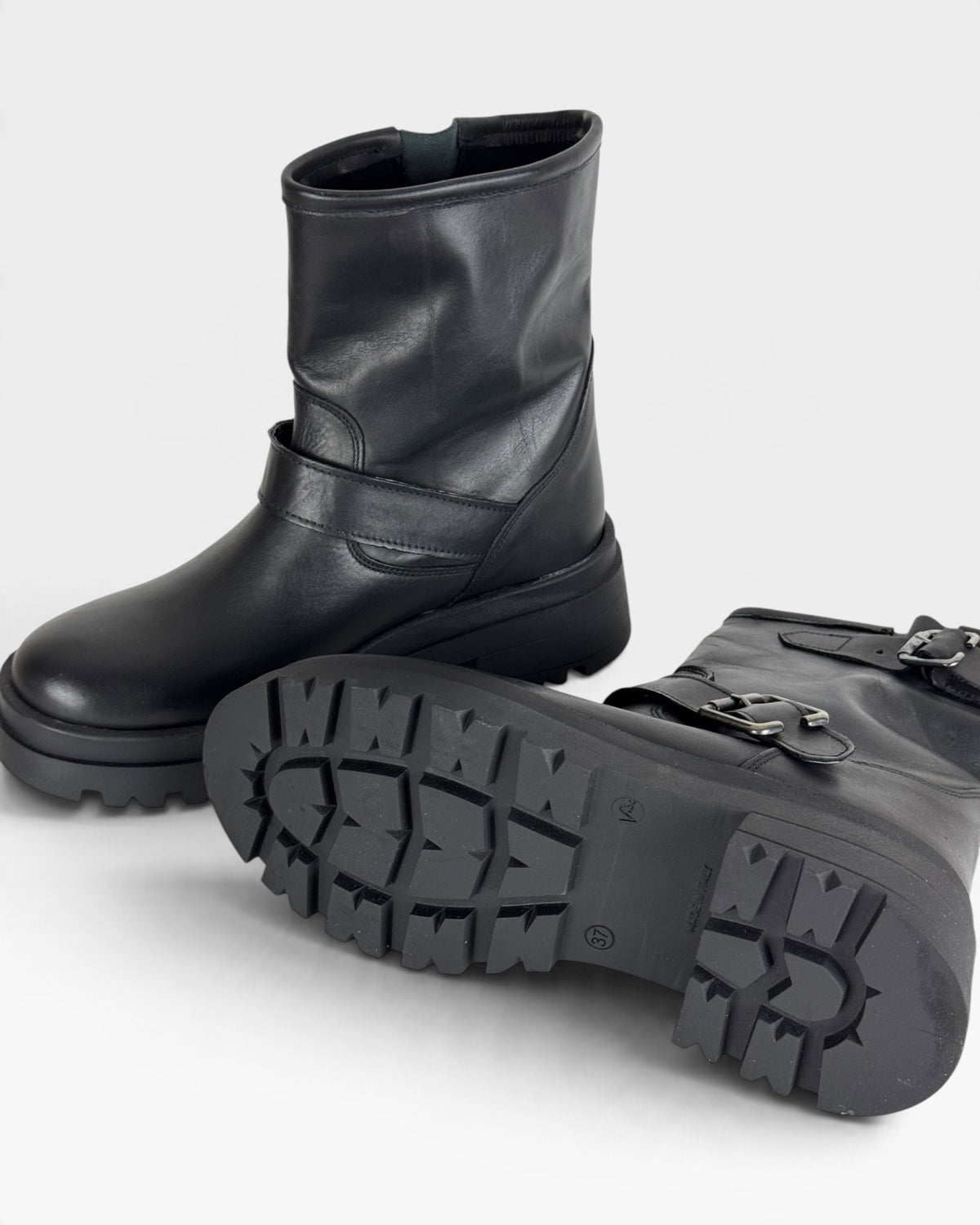 Stivaletto biker in pelle nera con fibbie – foto 4 di 4 – Vaccarelli