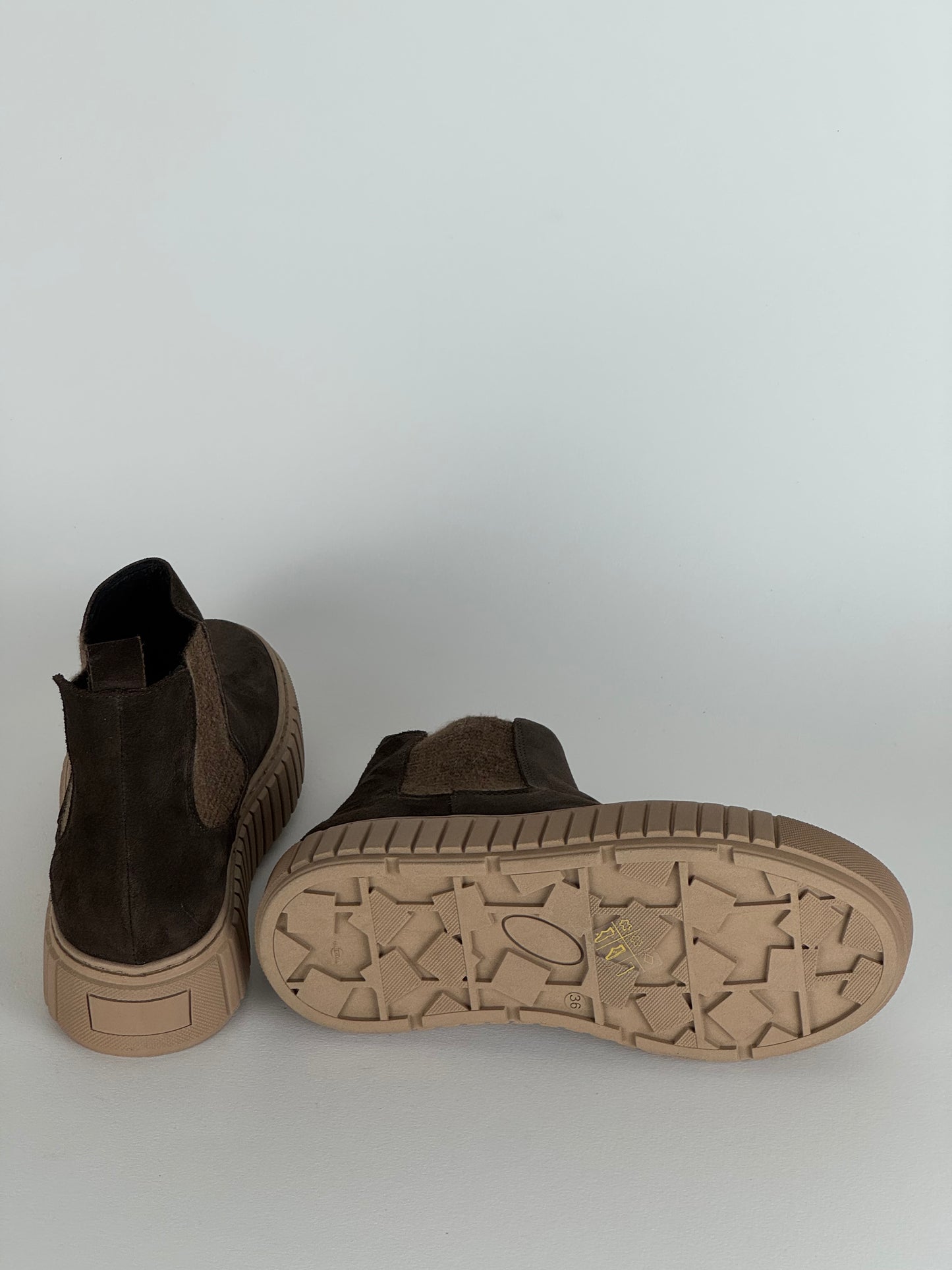 Stivaletto Chelsea in camoscio