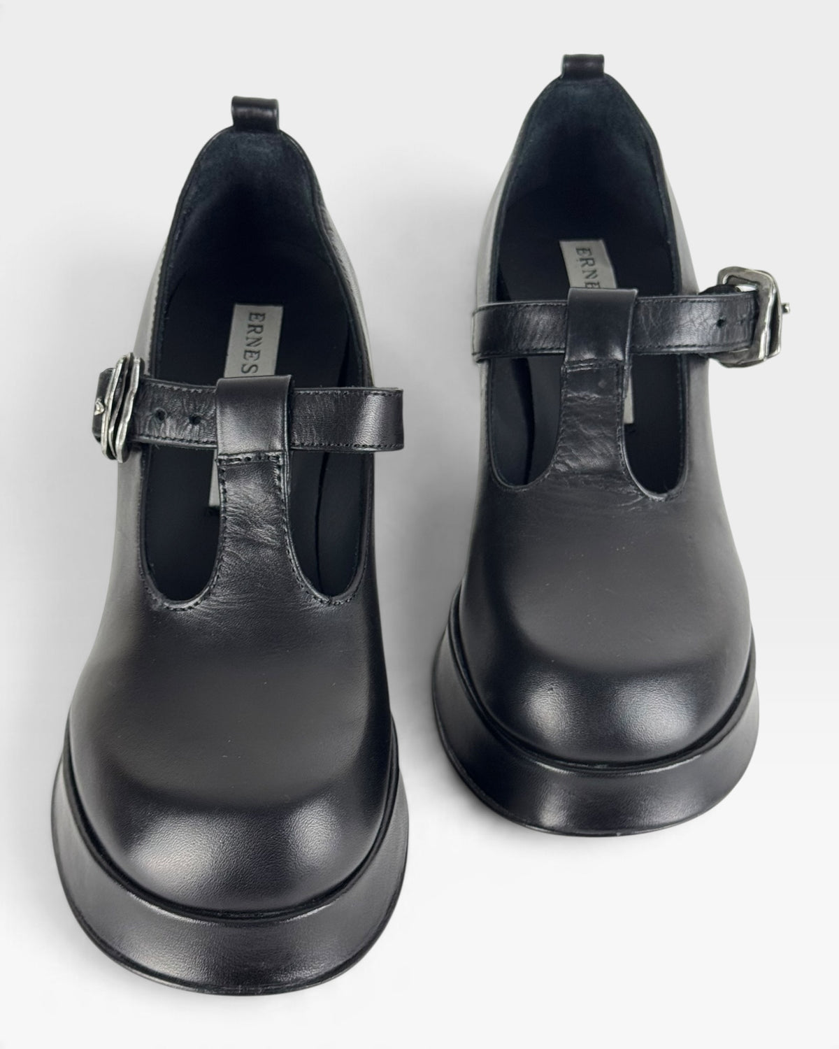 Scarpa donna in pelle nera con cinturino – foto 4 di 4 – Vaccarelli