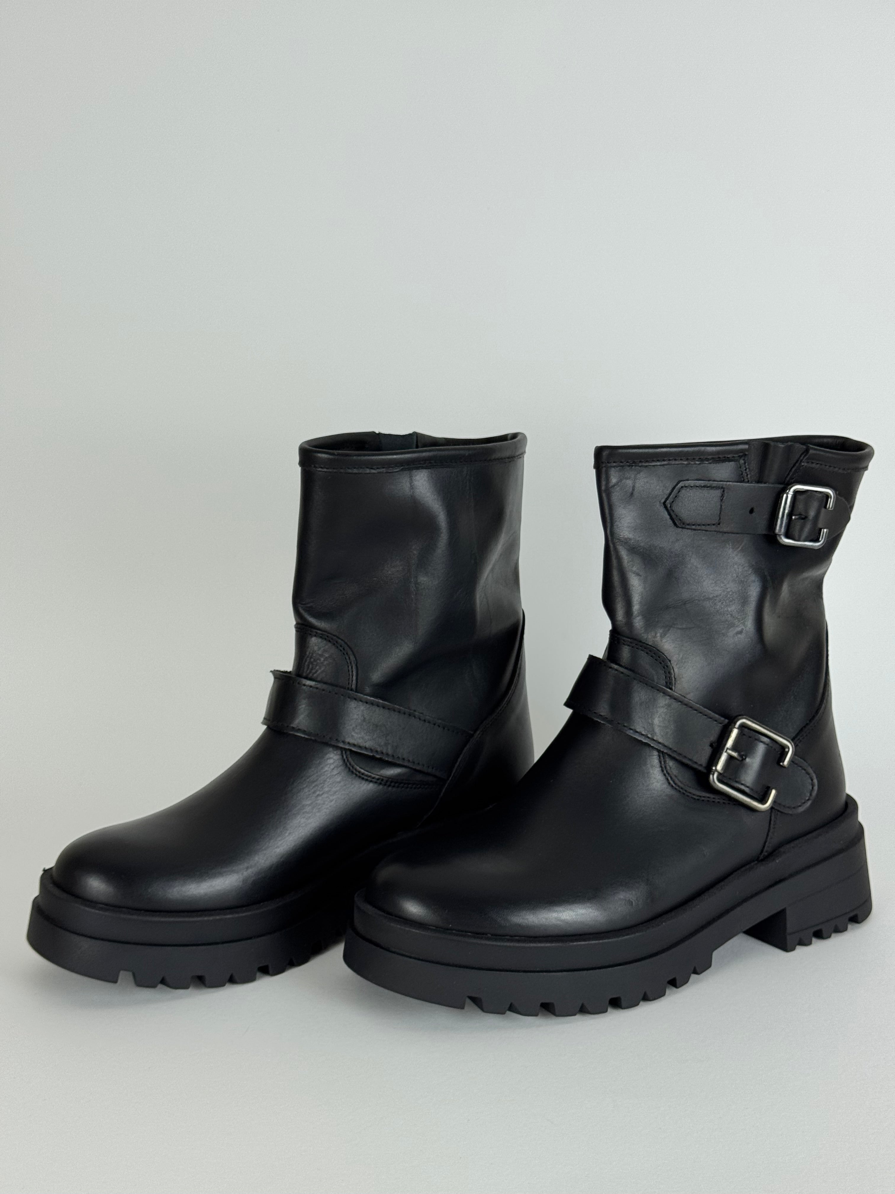 Stivaletto in pelle nero