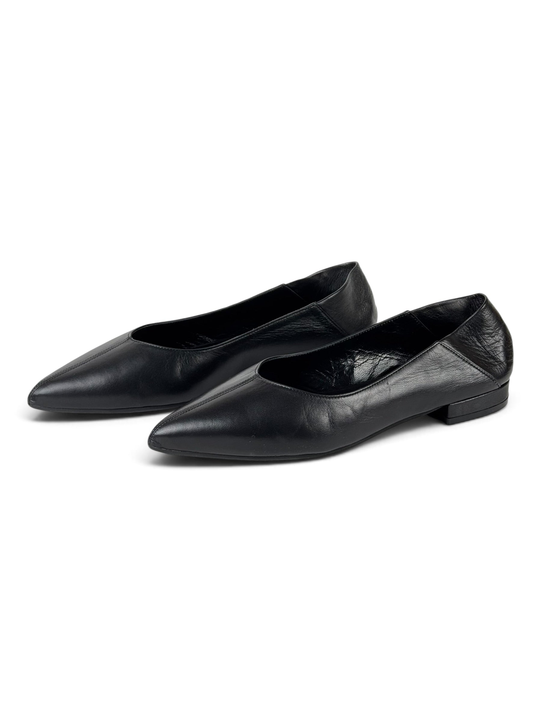 Ballerina a Punta in Pelle Nera