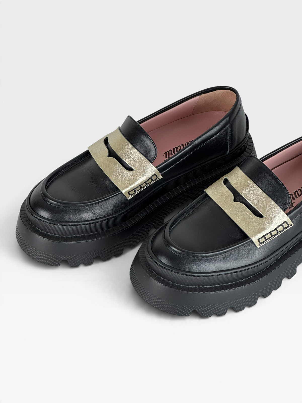 Mocassino in pelle nera con inserto laminato platino – foto 4 di 5 – Vaccarelli
