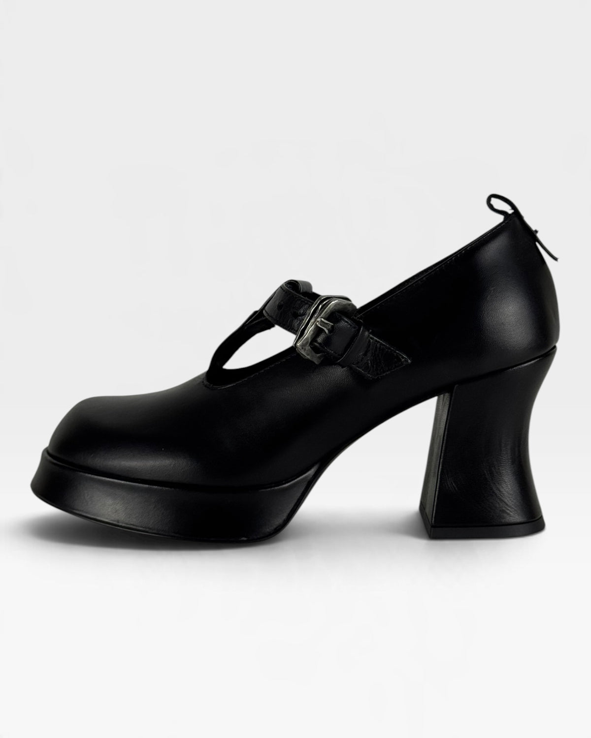 Scarpa donna in pelle nera con cinturino – foto 1 di 4 – Vaccarelli