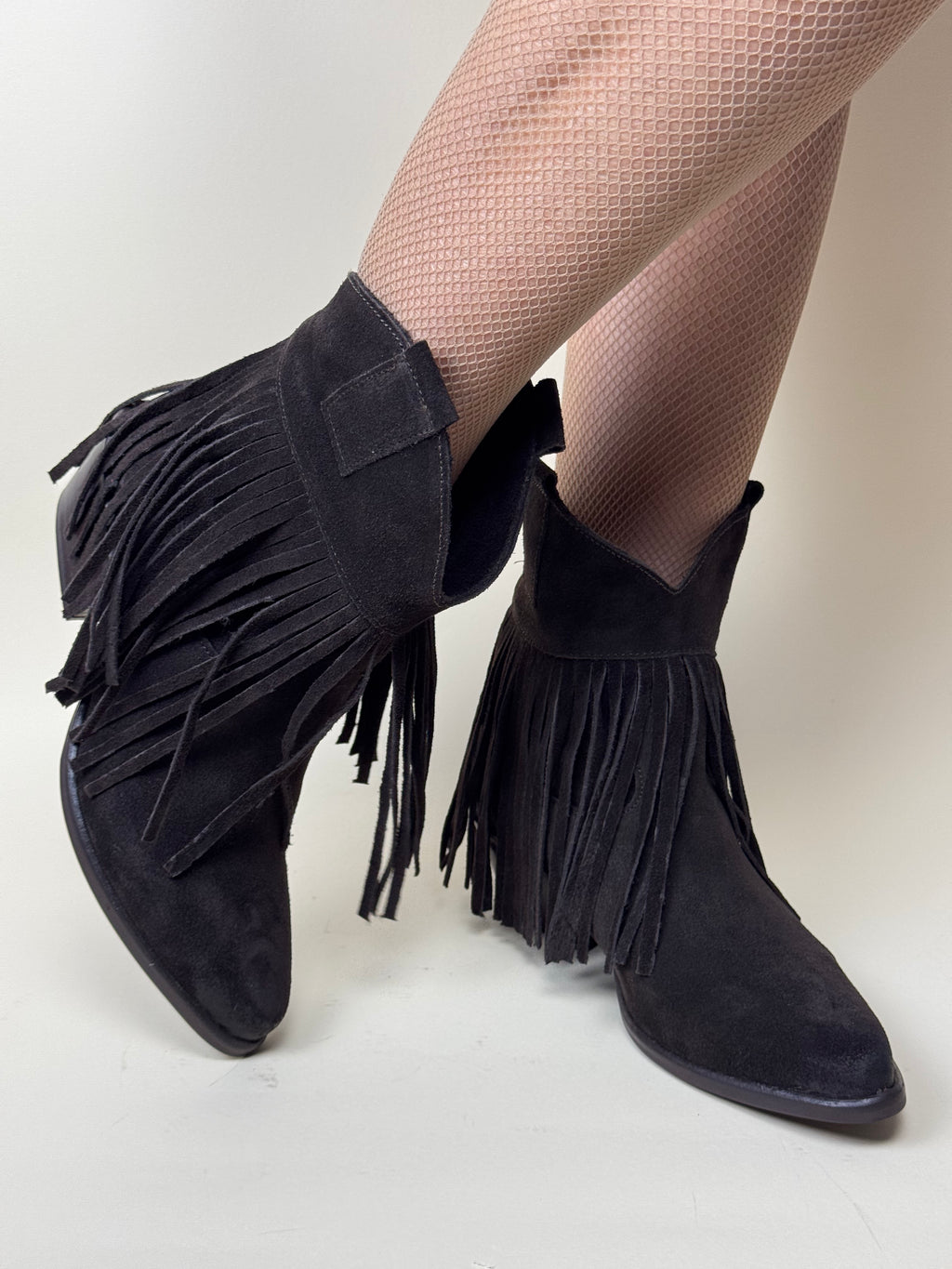Stivaletto in camoscio con frange