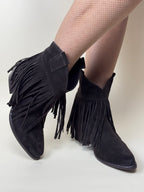 Stivaletto in camoscio con frange